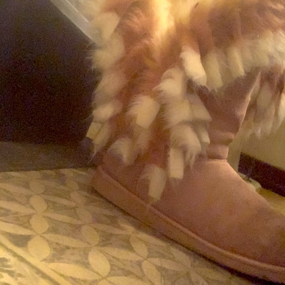 These are Indian styled boots. They are very good for the winter .😇❄️ - Picture 3 of 3